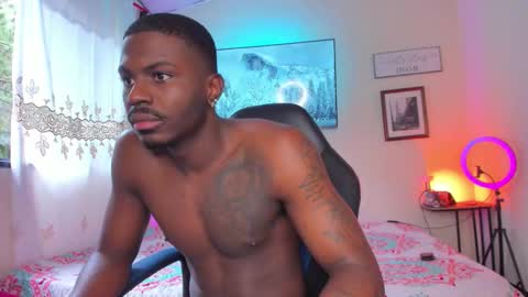 ethan travis online show from December 5, 6:59 pm