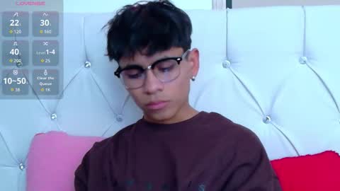 Snapshot of ethan_westt chatting on November 13, 8:52 pm Ethan online show from November 13, 8:52 pm