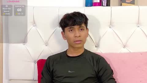 Snapshot of ethan_westt chatting on November 27, 10:34 pm Ethan online show from November 27, 10:34 pm