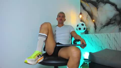 Snapshot of ethancarter_ chatting on June 11, 1:53 pm ethancarter_ online show from June 11, 1:53 pm