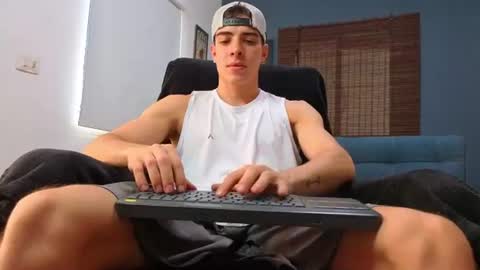 Snapshot of ethangreey1 chatting on July 10, 3:58 pm ethangreey1 online show from July 10, 3:58 pm
