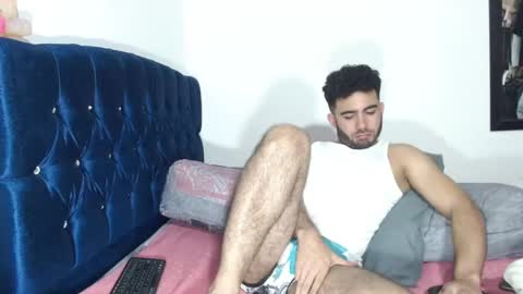 Snapshot of ethanhairy chatting on February 8, 9:57 pm Ethan online show from February 8, 9:57 pm