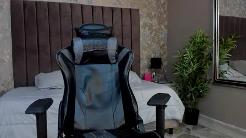 ethanlowell online show from November 9, 4:55 am