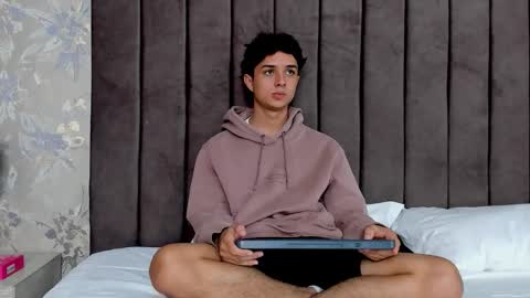 ethanlowell online show from November 28, 5:32 am