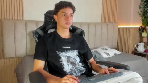 ethanlowell online show from February 25, 4:22 am