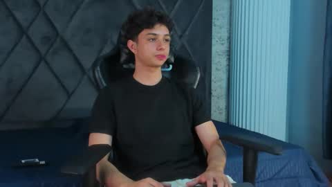 ethanlowell online show from April 16, 3:07 am