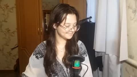 Snapshot of eugeniecarrubba chatting on May 18, 3:18 pm Lily 1st day online show from May 18, 3:18 pm