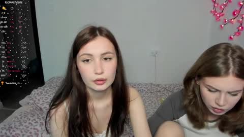 Snapshot of eumomino chatting on May 13, 5:10 pm Veronica Tiia Lilith left to right online show from May 13, 5:10 pm