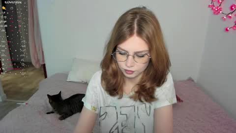Snapshot of eumomino chatting on June 1, 5:58 pm Veronica Tiia Lilith left to right online show from June 1, 5:58 pm
