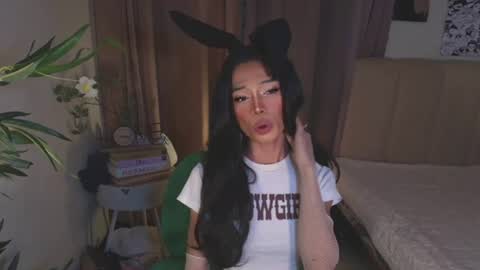 Snapshot of euphoric_goddess chatting on June 22, 4:31 am euphoric_goddess online show from June 22, 4:31 am
