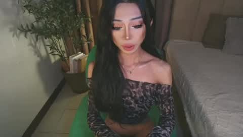 Snapshot of euphoric_goddess chatting on July 1, 11:23 am euphoric_goddess online show from July 1, 11:23 am