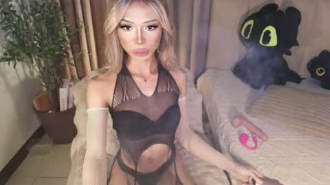 Snapshot of euphoric_goddess chatting on July 24, 6:50 pm euphoric_goddess online show from July 24, 6:50 pm