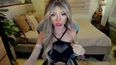 Snapshot of euphoric_goddess chatting on July 25, 7:00 pm euphoric_goddess online show from July 25, 7:00 pm