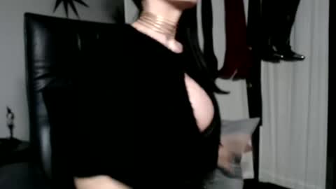 Snapshot of eva65 chatting on February 5, 11:28 pm EVA65 online show from February 5, 11:28 pm