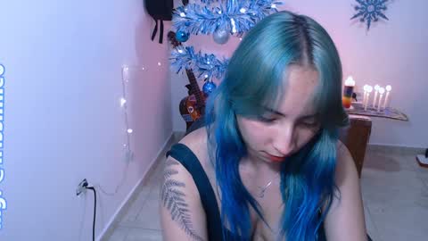 Snapshot of eva_brooks1 chatting on December 7, 9:33 pm Iris Smile independent model online show from December 7, 9:33 pm