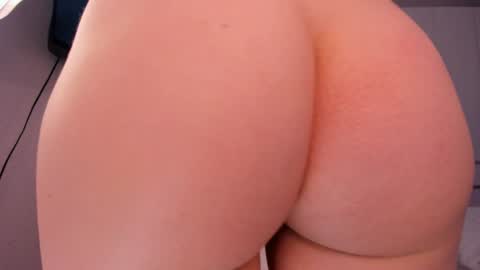 Snapshot of eva_davi chatting on January 11, 8:11 am Eva Davis online show from January 11, 8:11 am