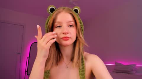 Snapshot of eva_davi chatting on February 27, 5:13 am Eva Davis online show from February 27, 5:13 am