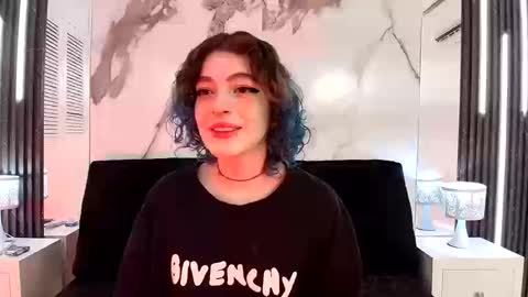 E V A online show from October 21, 7:36 pm