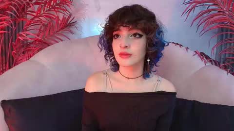 E V A online show from November 5, 7:47 pm