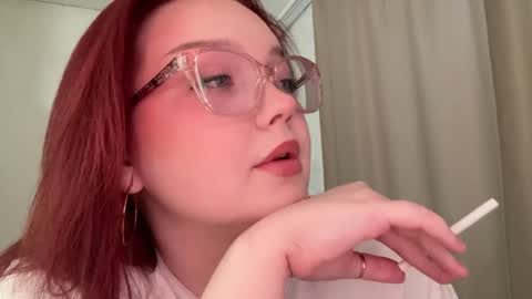 Snapshot of eva_kittenn chatting on June 6, 4:33 pm eva_kittenn online show from June 6, 4:33 pm
