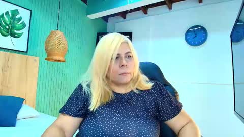 Snapshot of eva_love49 chatting on March 5, 7:10 pm eva_love49 online show from March 5, 7:10 pm