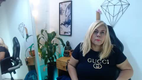 Snapshot of eva_love49 chatting on April 2, 6:05 pm eva_love49 online show from April 2, 6:05 pm