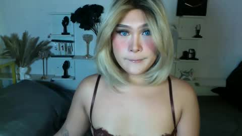 Queen Eva Mazikeen online show from April 14, 7:09 pm