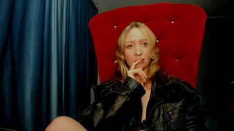 Snapshot of eva_rikchter chatting on October 10, 9:36 pm Ice Goddess online show from October 10, 9:36 pm