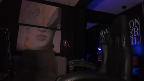 MISS EVY online show from April 11, 7:45 am