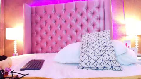 EVA CLOEE online show from February 26, 8:15 am