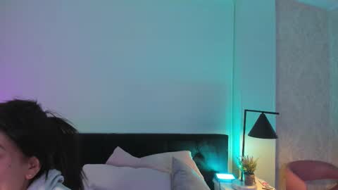 Snapshot of evaa_stevens chatting on October 28, 11:47 am julieth online show from October 28, 11:47 am