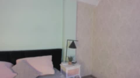 Snapshot of evaa_stevens chatting on November 6, 12:06 pm julieth online show from November 6, 12:06 pm