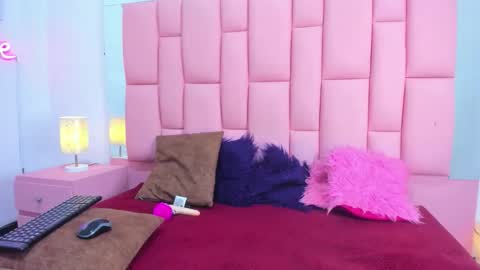 Snapshot of evaa_white chatting on November 22, 12:15 pm evaa_white online show from November 22, 12:15 pm