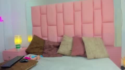 Snapshot of evaa_white chatting on December 1, 12:21 pm evaa_white online show from December 1, 12:21 pm