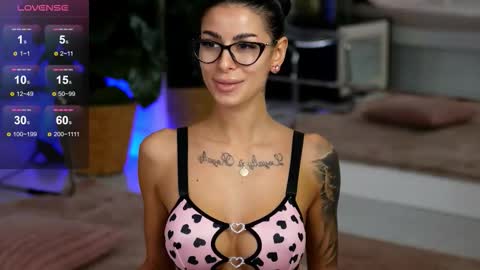 Eva  online show from November 9, 6:55 am