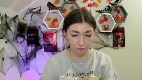 Snapshot of evachaturbatte chatting on October 22, 11:10 am Evachaturbatte online show from October 22, 11:10 am