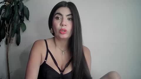 evacollins12 online show from January 31, 11:24 pm