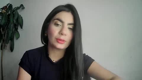 evacollins12 online show from February 3, 10:21 pm