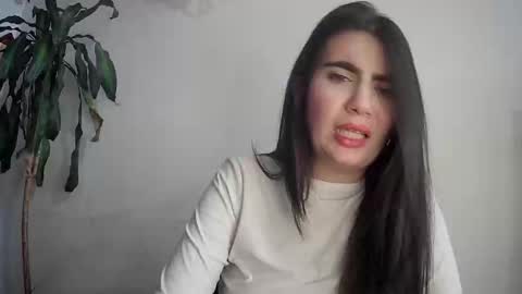 evacollins12 online show from February 24, 9:31 pm