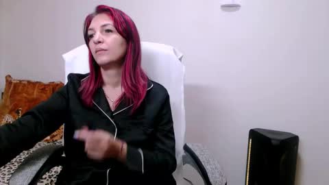 EvadesireONE online show from March 14, 8:47 pm