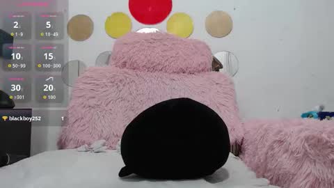 EVA  online show from February 4, 5:08 pm