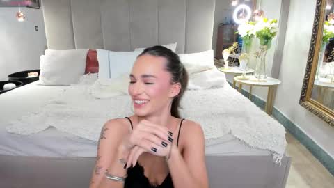 Snapshot of evak_ chatting on February 24, 4:43 am Eva K online show from February 24, 4:43 am