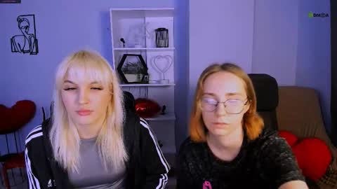 Snapshot of evalora_vei chatting on November 23, 8:08 pm evalora online show from November 23, 8:08 pm