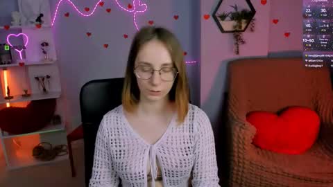 Snapshot of evalora_vei chatting on February 20, 4:40 pm evalora online show from February 20, 4:40 pm