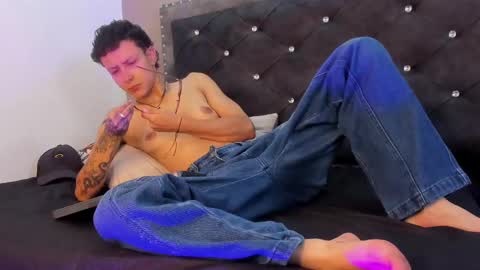 evan_smitt1 online show from September 11, 3:01 pm