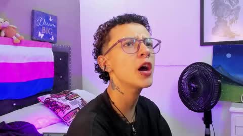 evan_smitt1 online show from September 24, 4:49 am