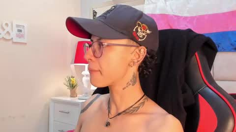 evan_smitt1 online show from October 3, 3:03 am