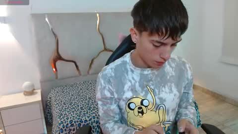 evan_tay online show from February 18, 3:02 am