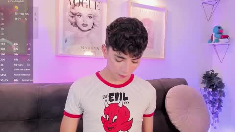 Snapshot of evan_voss chatting on October 26, 12:22 pm Evan voss help me get 200 likesindependent model online show from October 26, 12:22 pm