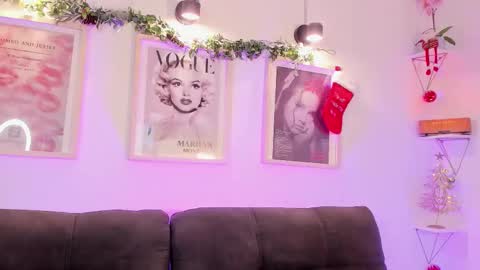 Evan voss  help me get 200 likesindependent model online show from December 20, 3:30 pm